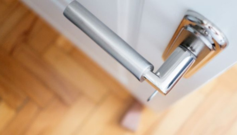 how to air out a room without windows